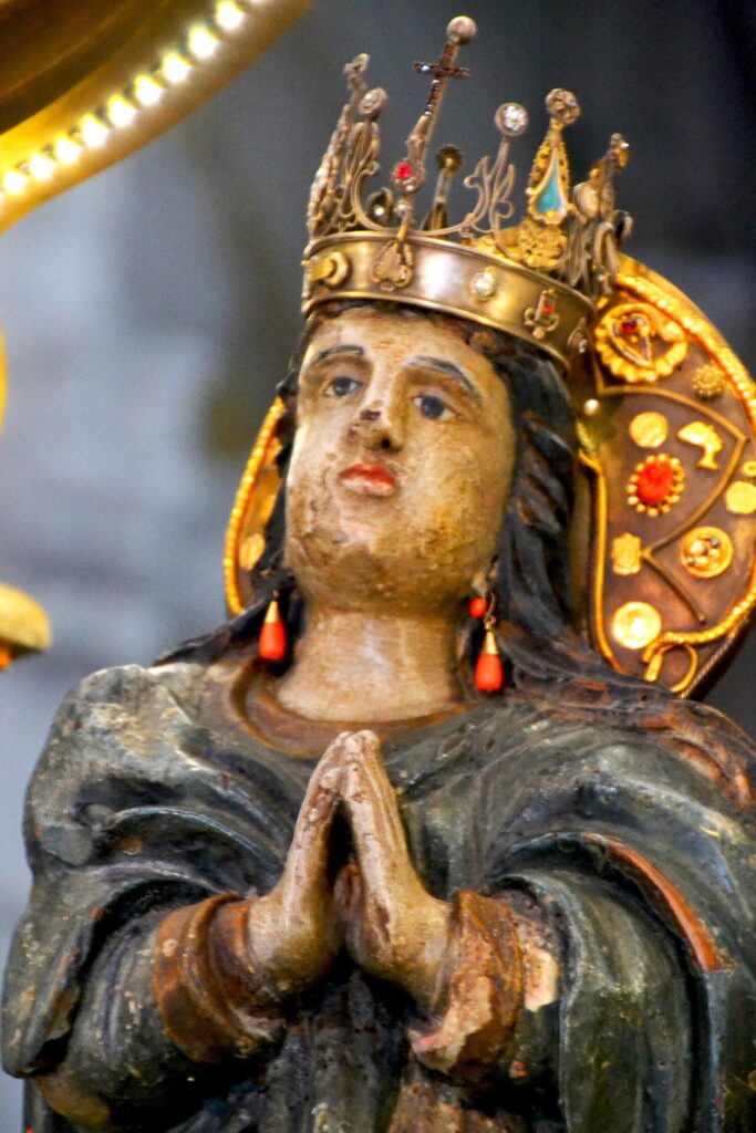 Il volto della statua della Madonna dello Schiavo venerata a Carloforte