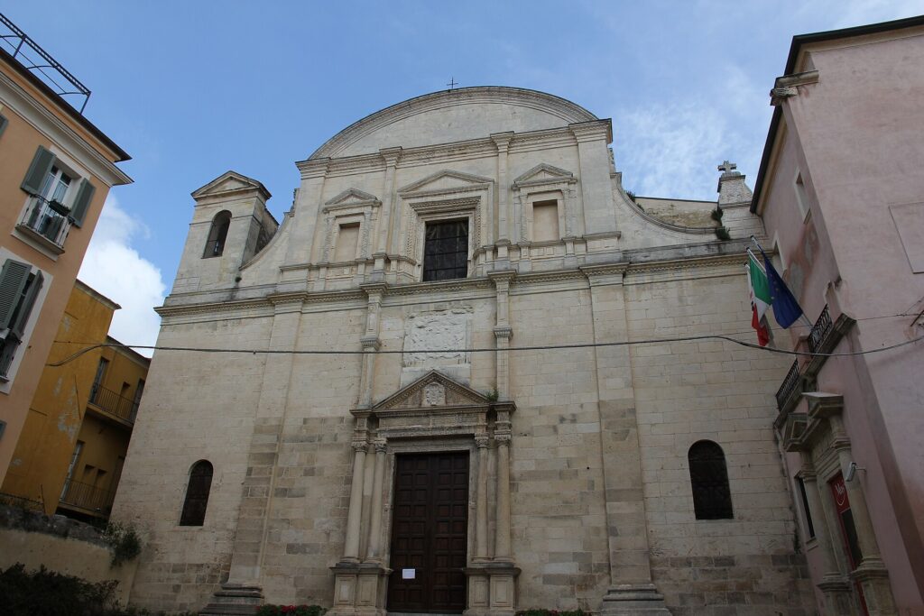 Facciata in pietra della chiesa di Santa Caterina a Sassari