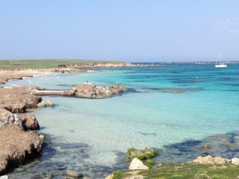 Escursione a Mal di Ventre in barca a vela da Oristano