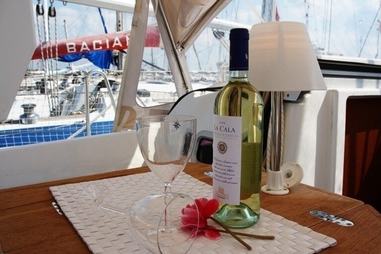 Aperitivo in barca a vela a Tharros da Oristano