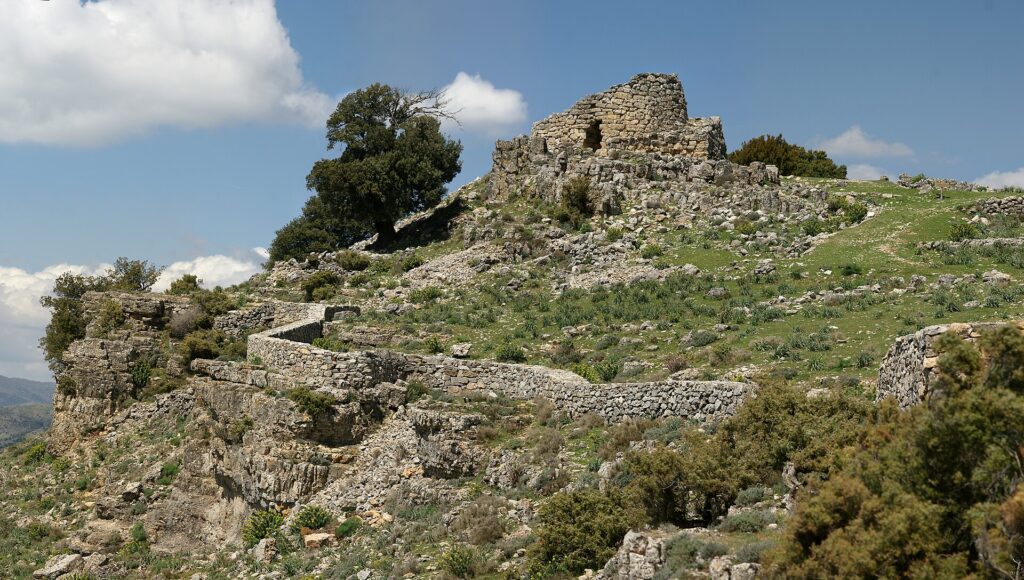 Il nuraghe Ardasai sulla collina sopra Seui